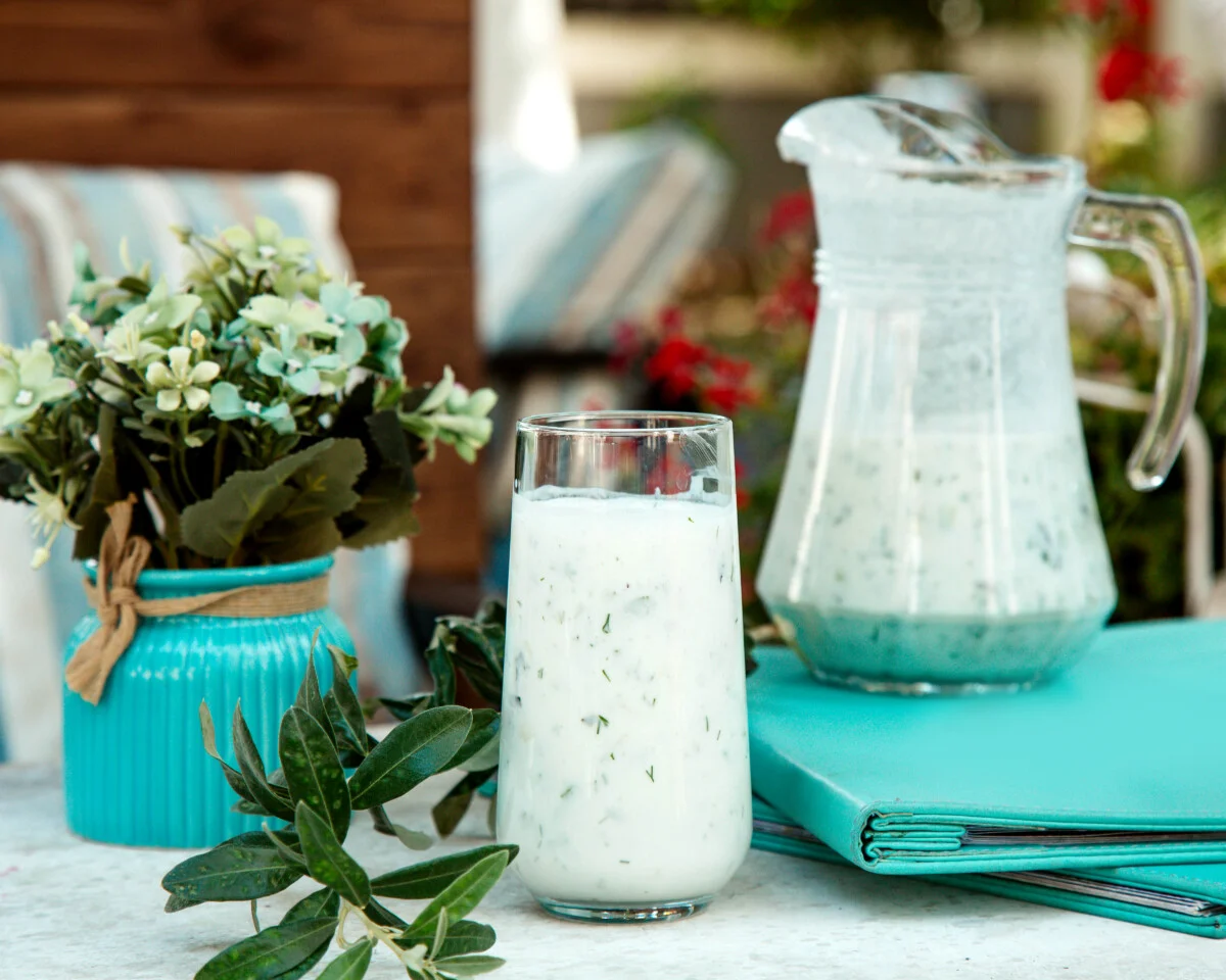 Top 10 Amazing Benefits of Buttermilk for Health, Digestion & Skin
