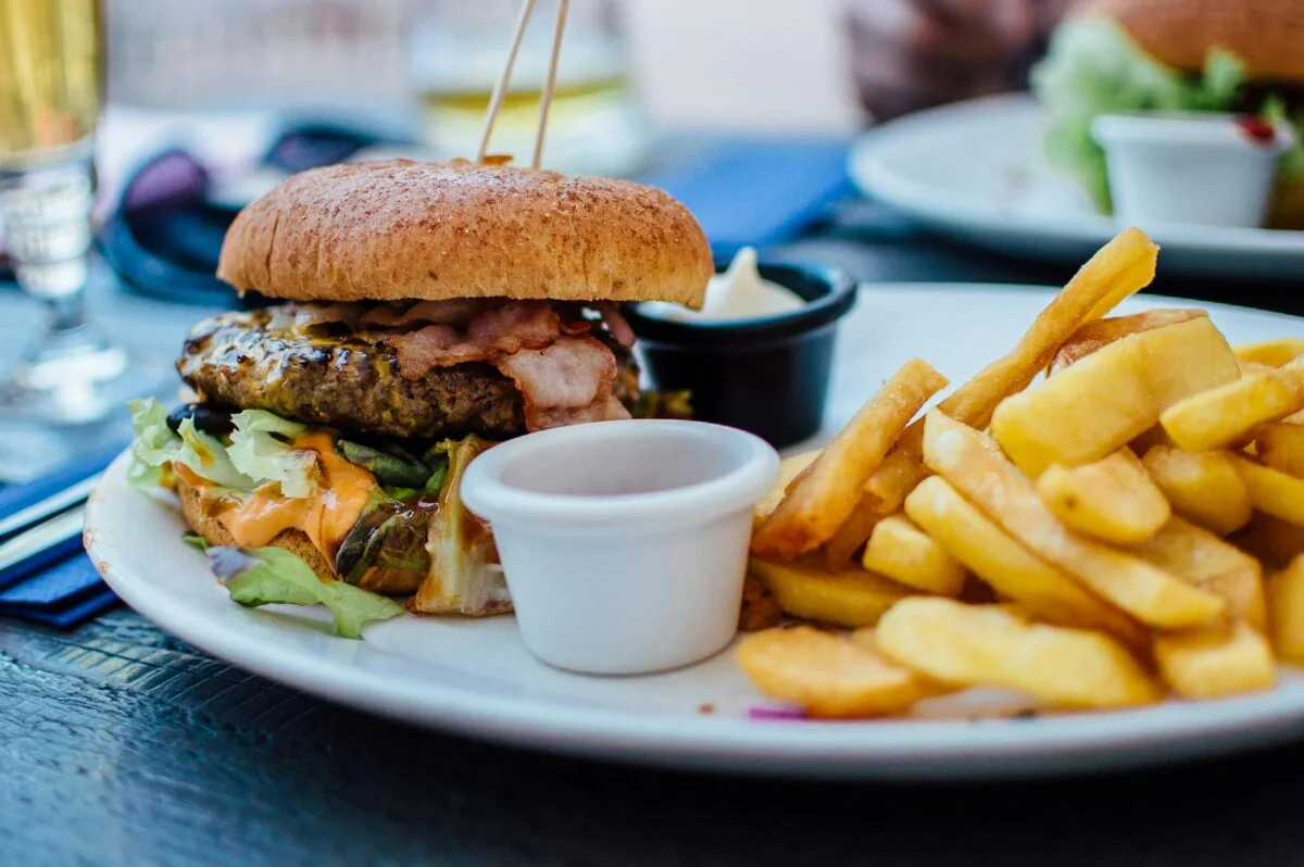 Junk Food: Understanding the Effects, Risks, and Healthier Alternatives
